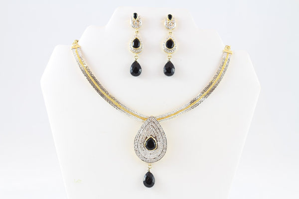 Fancy and Elegant Gold Necklace Set with Earrings
