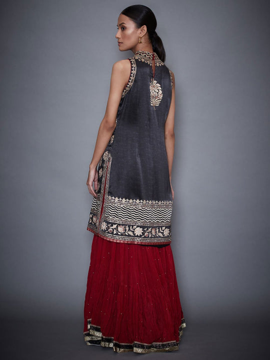 RI-Ritu-Kumar-Black-And-Burgundy-Geometric-Kurti-With-Skirt-And-Dupatta-Back