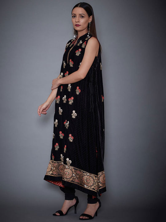 RI-Ritu-Kumar-Black-Embroidered-Velvet-Suit-Set-Side-View1