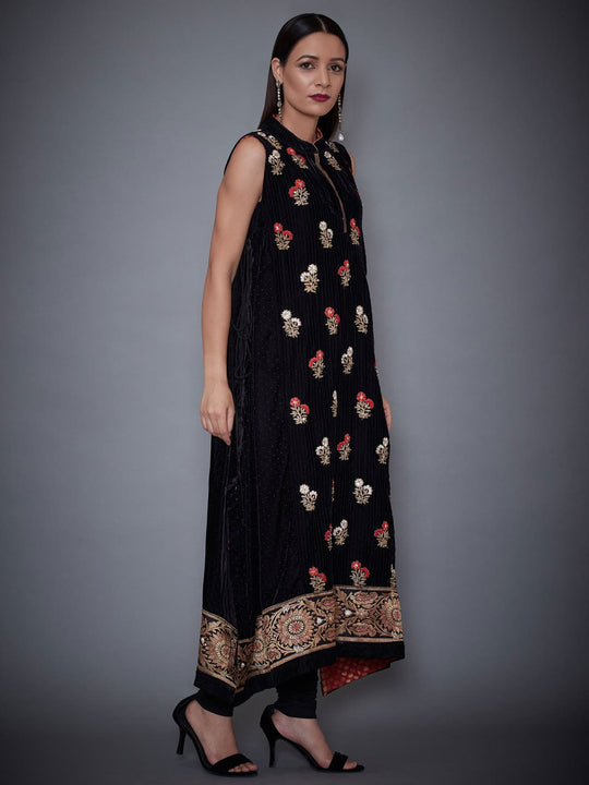 RI-Ritu-Kumar-Black-Embroidered-Velvet-Suit-Set-Side-View2