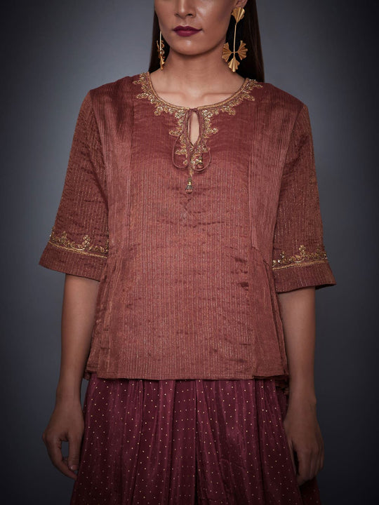 RI-Ritu-Kumar-Mauve-And-Gold-Shimmer-Kurti-With-Dhoti-Pants-CloseUp