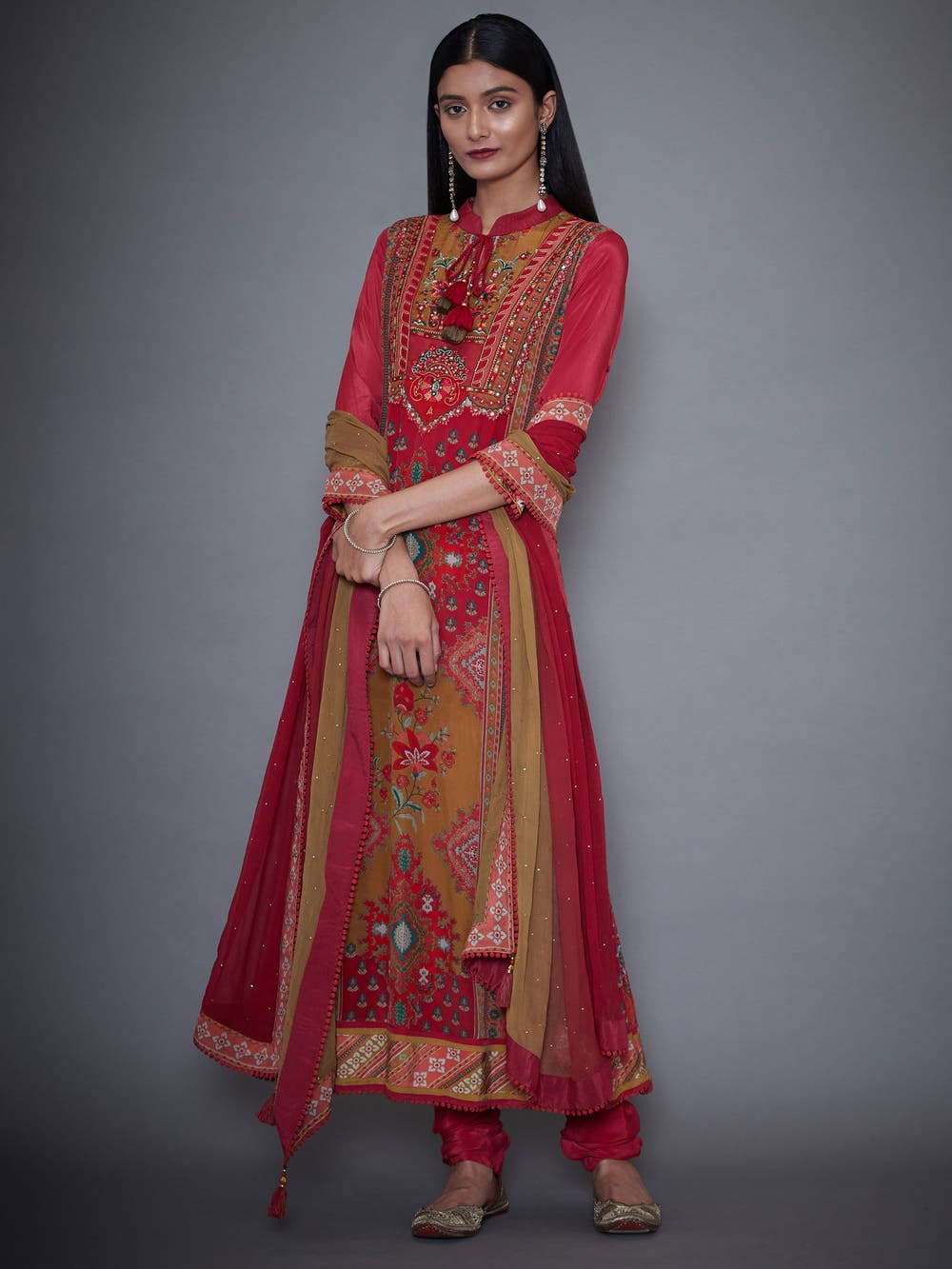 designer ritu kumar dresses Classic Ritu Kumar motifs adorn the neckline and cuffs on this indigo dress. Shaped like a kaftan, this expanse of chinon flows freely in the breeze. Jewellery by @apalabysumitofficial. #RituKumar #FestiveWinter2025