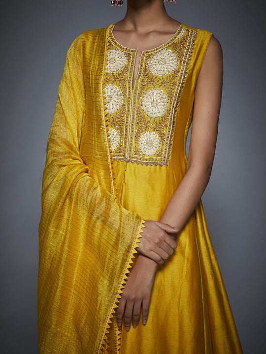 RI-Ritu-Kumar-Yellow-Embroidered-Suit-Set-CloseUp